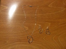 Parure originale en or blanc