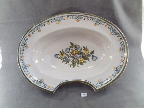 Ancien plat barbe en - à,
