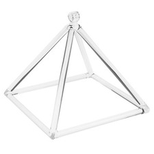 Pyramide chantante en cristal