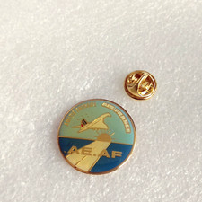 Pin's Lapel pin pins AVION LE