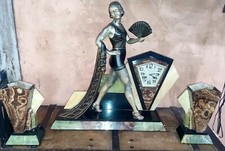 Horloge Art Déco Elegante à