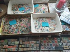 Pays de l'est  Vrac +3000 timbres oblitérés A trier et timbres n**/n* /oblitérés