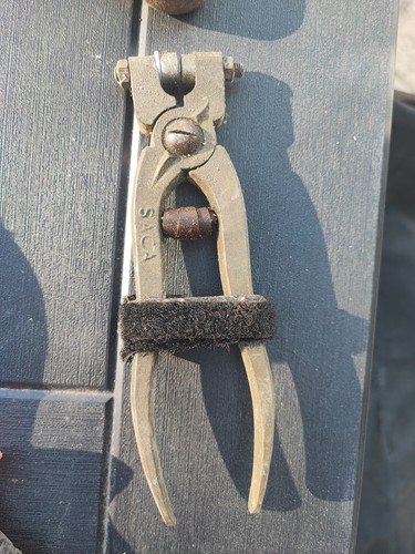 Old tool outil - old, /