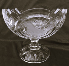 COUPE sur PIED en CRISTAL Moulé à Décor d'OISEAUX en Relief