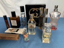 Lot de flacons de parfums