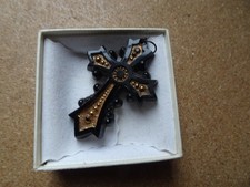 Religion Ancienne Superbe CROIX de DEUIL en JAIS / VERRE NOIR ciselé / DORURES