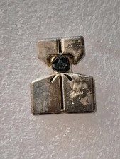 Pin's Fiji Guy Laroche