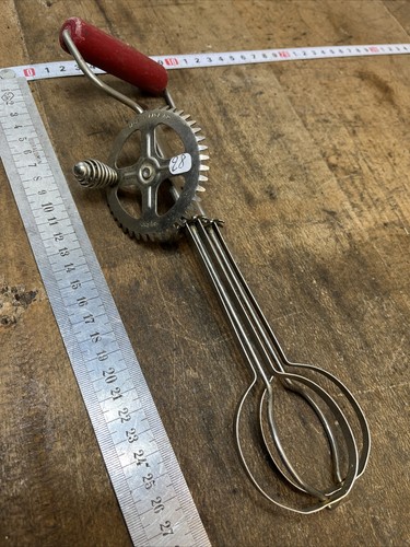 Batteur old tool - outil, ancien