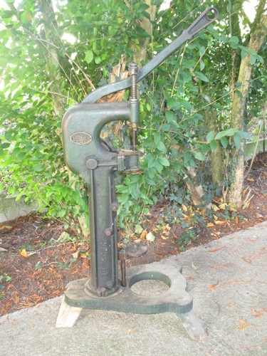 Ancienne bouchonneuse - , de