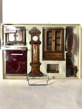 Meubles de maison de poupée