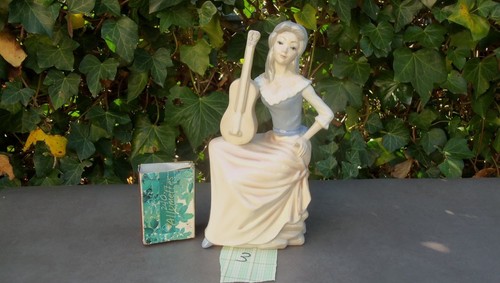 Ancien sujet porcelaine - n3,