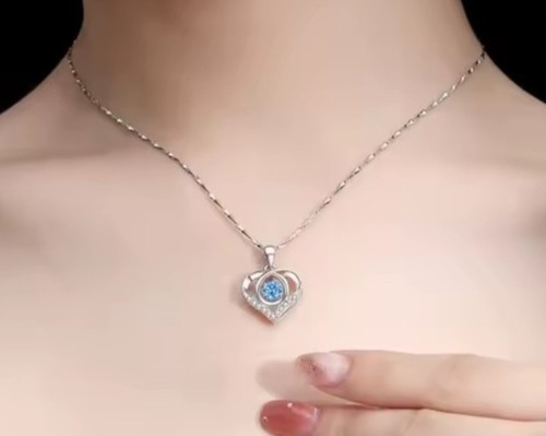 Collier forme cœur argenté