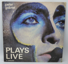Plays live Peter Gabriel -
