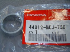 Entretoise sur axe de roue avant coté G de CBR900RR 02-03 CBR1000RR 04-07