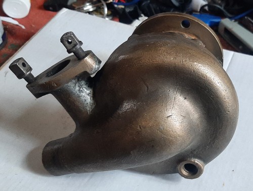 Pompe eau pour automobile - a,
