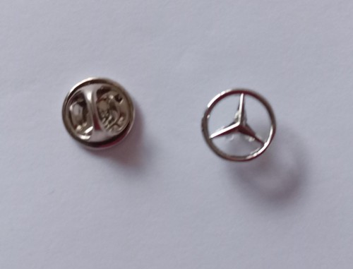 Pin métal voiture sigle - pin's,