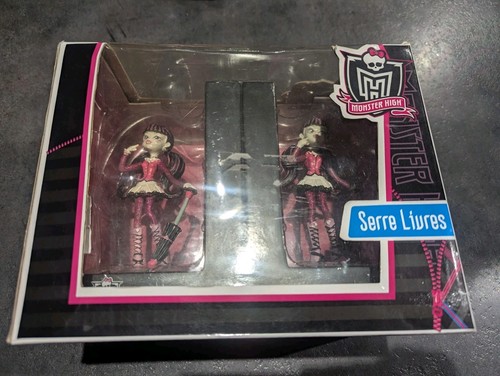 Serre livre poupée - , monster