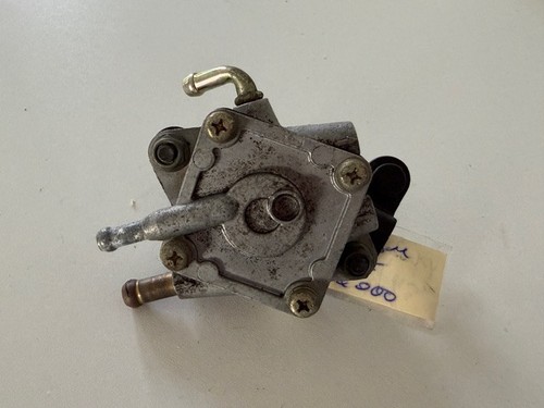 Une pompe essence - une, moto