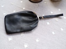 Vintage BOURSE AUMONIERE en cuir noir fermoir métal doré