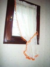 voilage rideau pour petite fenêtre écru, galon et ambrasse orange 75x84cm