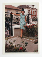 Femme élégante chapeau haut