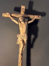 Christ sculpté en bois