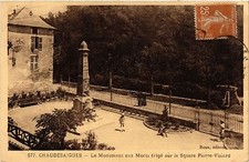 CPA CHAUDES-AIGUES - Le Monument aux Morts (480093)