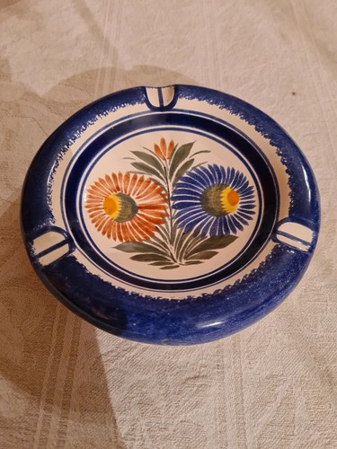 Très beau cendrier faience - très,