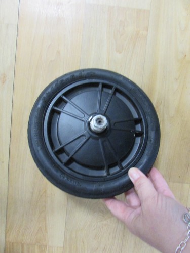 Roue avant avec moteur pour