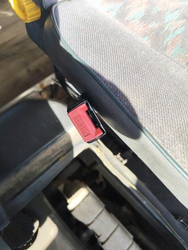 Attache ceinture avant - , gauche