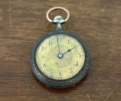 Ancienne petite montre - petite, à