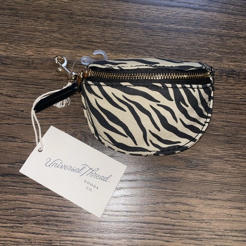 Nwt mini clip pouch - nwt, on