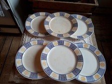 6 assiettes plates et 3
