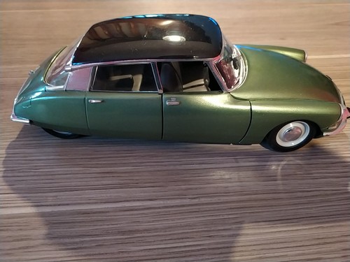 Citroën ds19 vert - citroën, 1/18