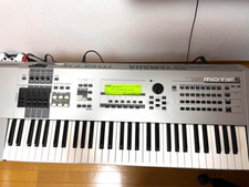 YAMAHA MOTIF6 61-Key Keyboard Synthesizer