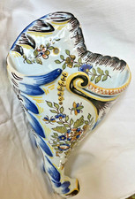 BOUQUETIERE MURALE EN FAIENCE  DE DESVRES G. FOURMAINTRAUX CORNE D'ABONDANCE