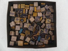 ANCIEN LOT 151  TAMPONS