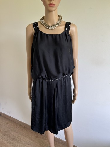 Robe noire satinée sans