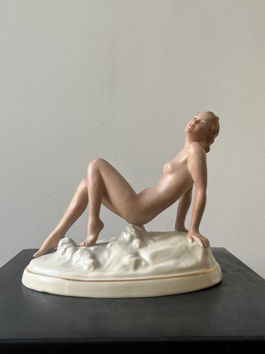 Nude bathing woman - royal, dux