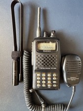 YAESU FT-60 FM émetteur-récepteur fonctionnel