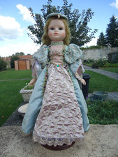 POUPEE MUNDIA EN PORCELAINE  PRINCESSE VENITIENNE DE 52 CM - année 1990