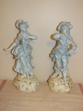 Paire de grands sujets en biscuit anciens, couple romantique 37cm