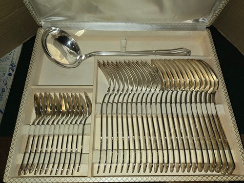 Une menagere pieces - une, metal