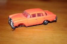NOREV MICRO MERCEDES 220 SE orange HO 1/86 PLASTIQUE BON ETAT manque train avant