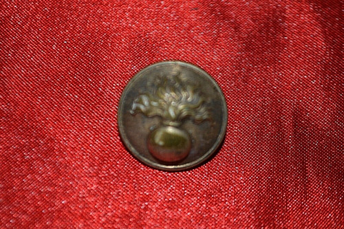 Ancien bouton militaire - bouton,
