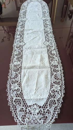 Grand chemin table brodé - grand,