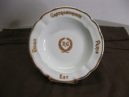 Ancien cendrier porcelaine - ancien,