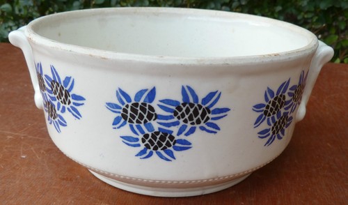 Ancienne petite soupière - , en