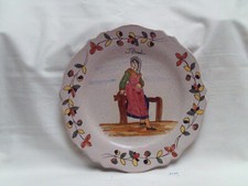 assiette en faïence de