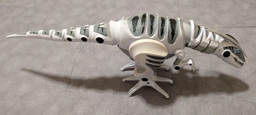 Roboraptor robotic dinosaur - roboraptor,